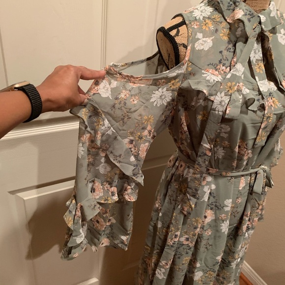 Mint green floral print dress with cold sh… - Picture 3 of 5